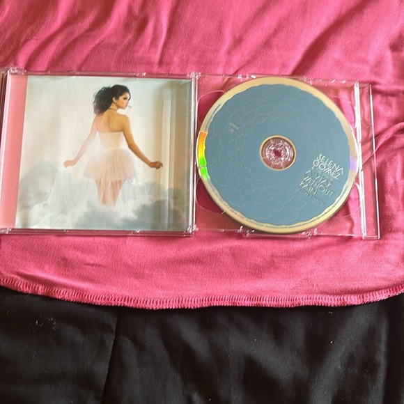 Selena Gomez deluxe albums - Picture 5 of 5